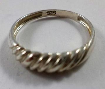 Vintage 925 zilver ring met schuine ribbels (7148-20) beschikbaar voor biedingen
