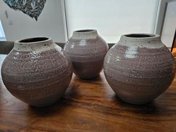 3 x oud roze zwaar aardewerk kruiken/potten beschikbaar voor biedingen