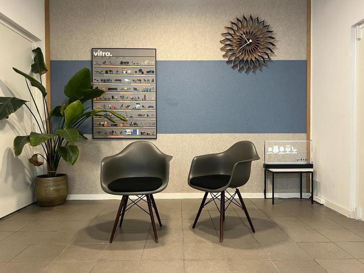 Vitra | Eames | DAW | Basalt | Hopsak | 2x, Huis en Inrichting, Stoelen, Gebruikt, Twee, Hout, Kunststof, Bruin, Ophalen of Verzenden