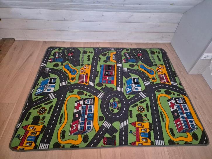 Leuk auto tapijt voor kinderen 160 bij 135, Huis en Inrichting, Stoffering | Tapijten en Kleden, Gebruikt, 150 tot 200 cm, 100 tot 150 cm