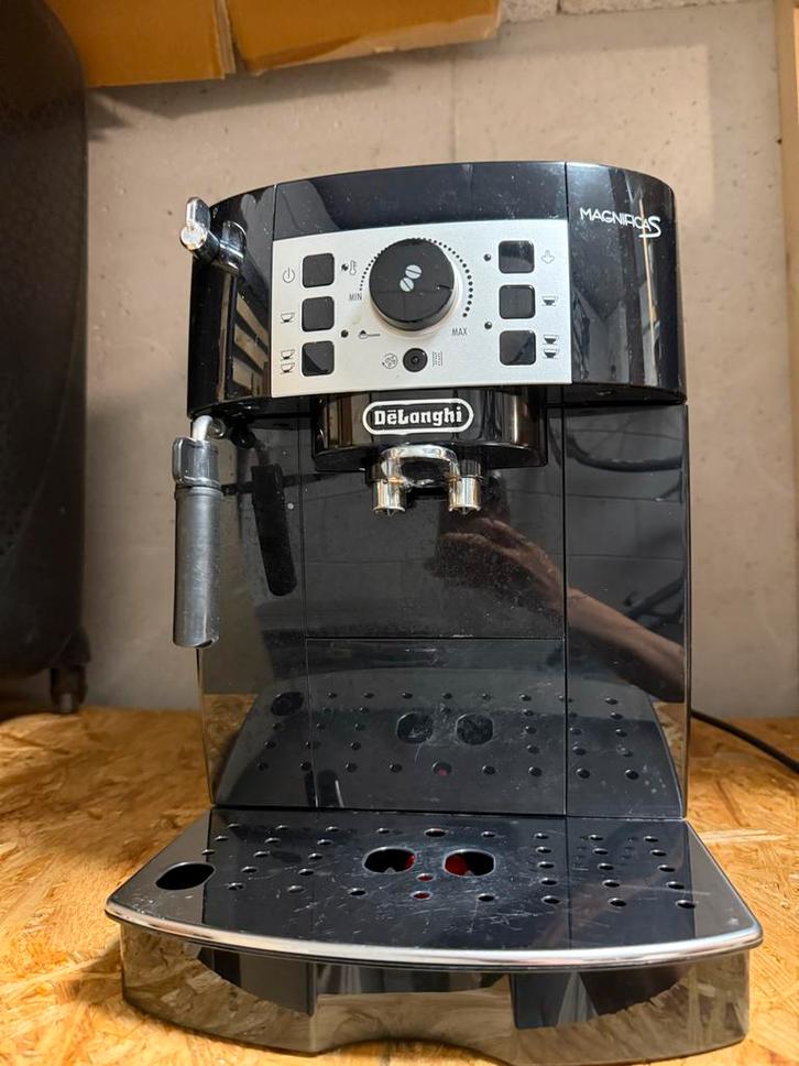 Volautomaat - DeLonghi Magnifica S Espresso Machine, Witgoed en Apparatuur, Koffiezetapparaten, Zo goed als nieuw, Koffiebonen