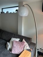 Pravhtige zware verstelbare booglamp witte kap, Huis en Inrichting, Lampen | Vloerlampen, Ophalen, Gebruikt, Overige materialen
