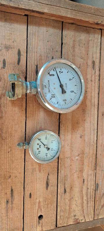 Manometers - 2 stuks beschikbaar voor biedingen