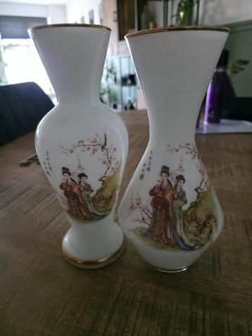 Antieke Geisha Vazen - Handgeschilderd Glas beschikbaar voor biedingen