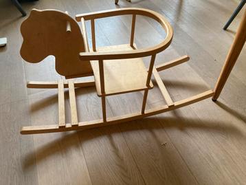 Houten hobbelpaard beschikbaar voor biedingen