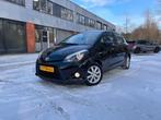 Tip -> Toyota Yaris 1.5 Full Hybrid CVT 5DR 2014 Zwart, Auto's, Toyota, Euro 5, Zwart, 4 cilinders, Origineel Nederlands