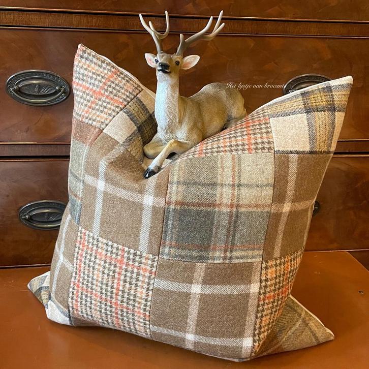 Engels tweed patchwork kussen Abraham Moon, Huis en Inrichting, Woonaccessoires | Kussens, Nieuw, Overige kleuren, Vierkant, Ophalen of Verzenden
