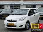 Toyota Yaris 1.0 VVTi Acces 5 DEURS | AIRCO | BOVAG !, Auto's, Voorwielaandrijving, Gebruikt, 750 kg, Wit