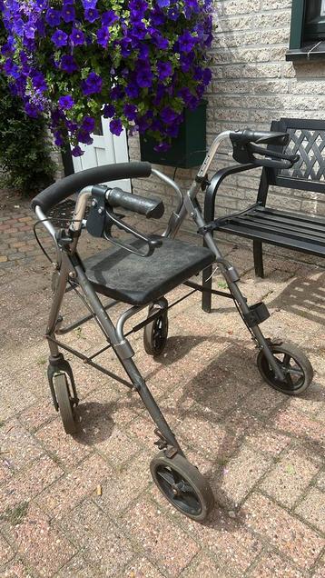 Rollator, grijs, met rugleuning. beschikbaar voor biedingen
