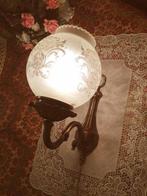Brocante wandlamp antiek messing brons - glazen kap bol, Ophalen of Verzenden, Glas, Antiek / klassiek