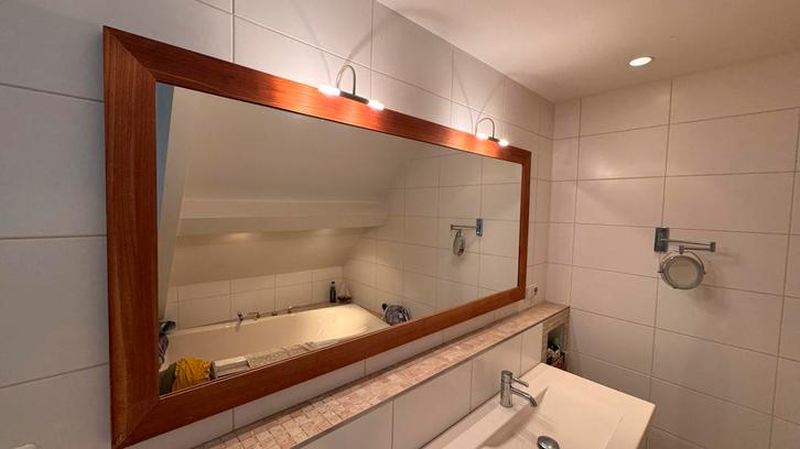 Grote Rechthoekige Spiegel met Houten Frame, Huis en Inrichting, Woonaccessoires | Spiegels, Zo goed als nieuw, 125 cm of meer