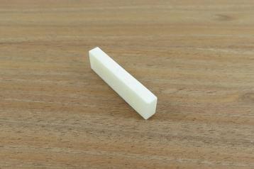 Blanke benen gitaar topkam / Bone Guitar Nut Blank beschikbaar voor biedingen