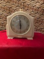 ART DECO BAKELIETEN SMITHS KLOKJE MET WEKKER MECHANISME., Ophalen of Verzenden
