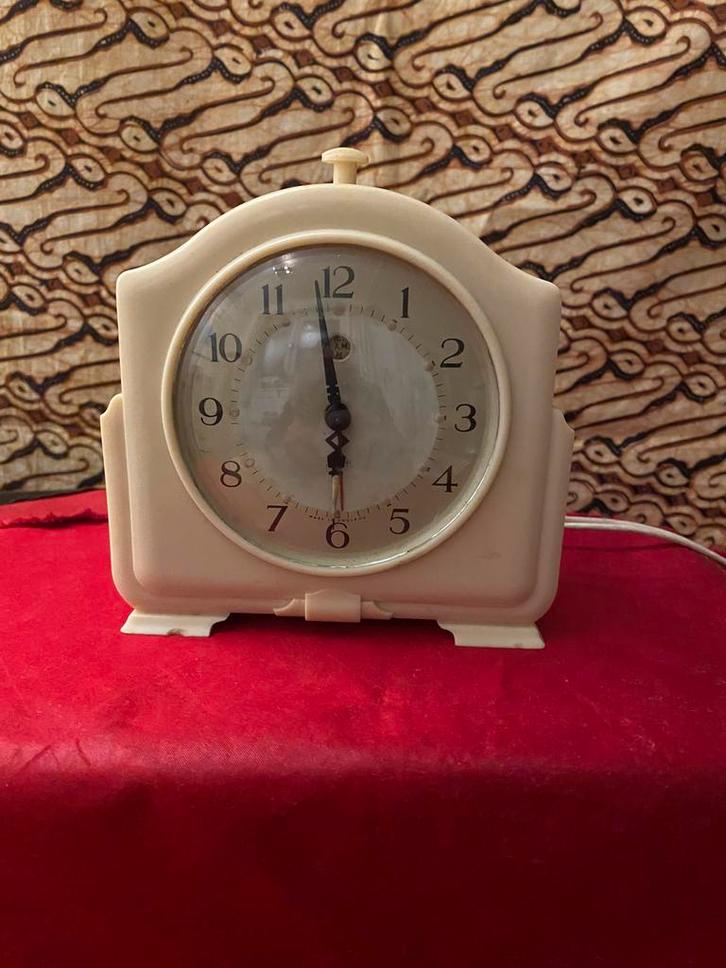 ART DECO BAKELIETEN SMITHS KLOKJE MET WEKKER MECHANISME., Antiek en Kunst, Antiek | Klokken, Ophalen of Verzenden