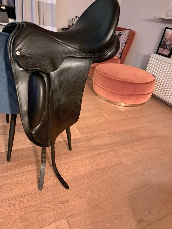 Custom Wolfgang Constanze 17,5, Dieren en Toebehoren, Paarden en Pony's | Zadels, Gebruikt, Dressuur, Ophalen of Verzenden