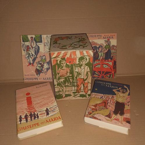 Giuseppe en Maria - Kurt Held - 4 delen in kabinetje 1956, Antiek en Kunst, Antiek | Boeken en Bijbels, Ophalen of Verzenden