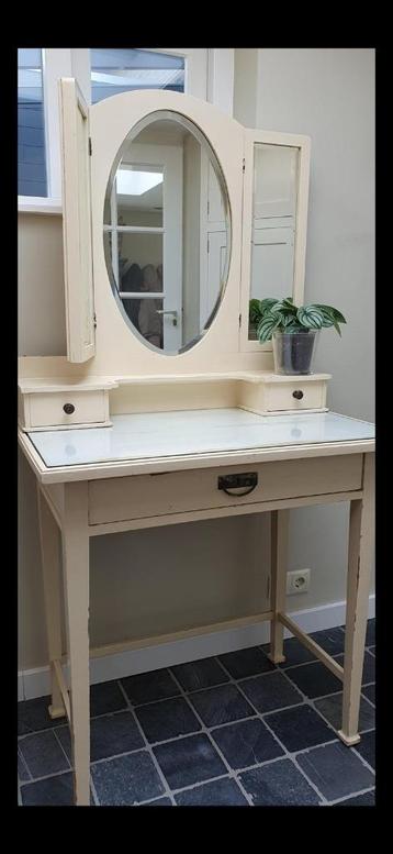 Make up tafel / Kaptafel beschikbaar voor biedingen