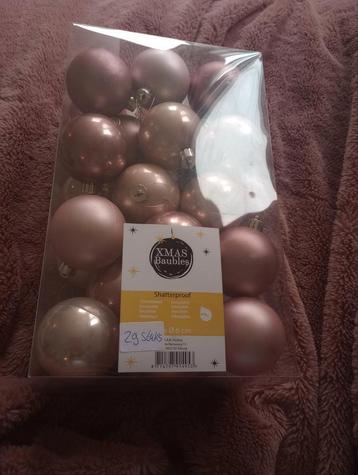 29 Roze kerstballen Ø 6 cm beschikbaar voor biedingen