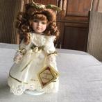 Porseleinen pop met certificaat, Verzamelen, Poppen, Ophalen of Verzenden, Zo goed als nieuw, Pop