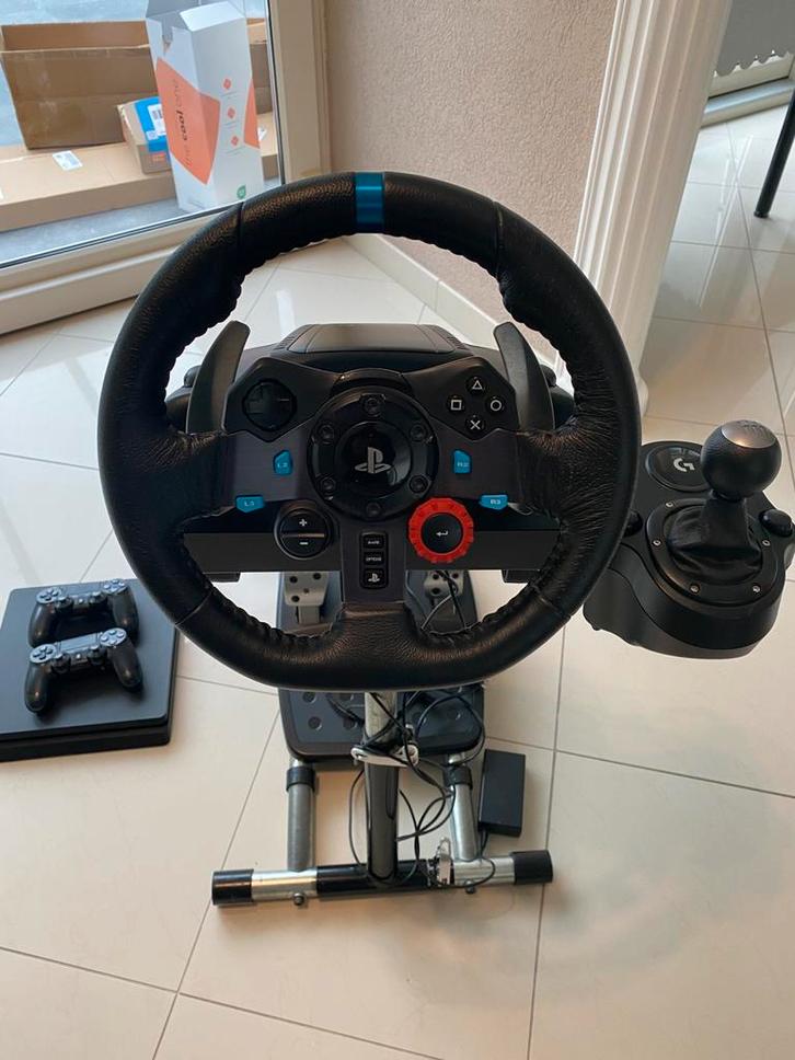 PlayStation 4 inclusief Logitech  stuurwiel met standaard, Spelcomputers en Games, Games | Sony PlayStation 4, Zo goed als nieuw