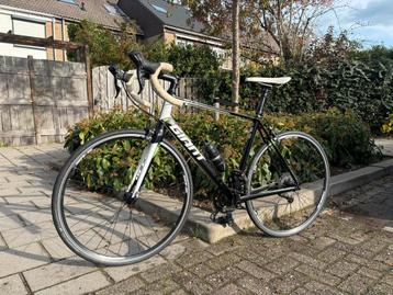 GIANT Defy 3 Deluxe Racefiets - Comfortabel & Snel! beschikbaar voor biedingen