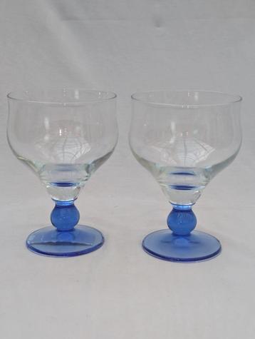 Vintage glazen met blauwe voet - bolling beschikbaar voor biedingen