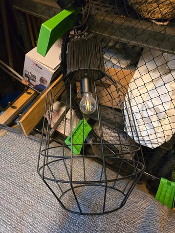 Zwarte Industriële Hanglamp beschikbaar voor biedingen
