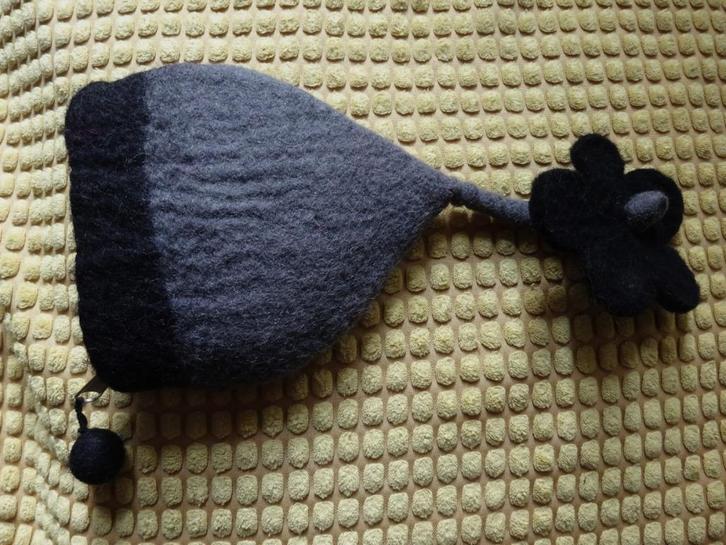 Grijs zwart vilten etui/portomoneetje mutsje met bloem, Sieraden, Tassen en Uiterlijk, Portemonnees, Zo goed als nieuw, Grijs