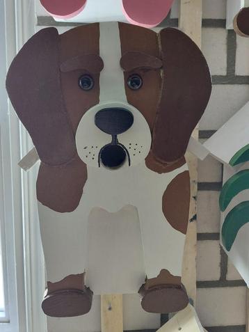 Vogelhuis vorm Beagle beschikbaar voor biedingen