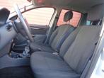 Dacia Duster 1.6 Lauréate 2wd 105PK Airco LMV Trekhaak 1E-E, Auto's, Gebruikt, 4 cilinders, Duster, Handgeschakeld