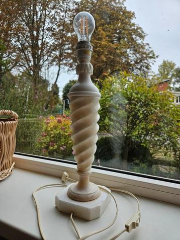Wit marmeren lamp Frans  beschikbaar voor biedingen