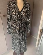 Nieuwe lange zwart-witte jurk maat M, Kleding | Dames, Jurken, Ophalen of Verzenden, Zo goed als nieuw, Zwart, Onder de knie