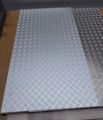 nieuwe aluminium traanplaat stukken 3,5/4,5 mm en 3,5/5 mm beschikbaar voor biedingen