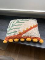 Decoratief Kussen met Bladmotief en pompons, Ophalen of Verzenden, Zo goed als nieuw, Beige, Vierkant
