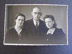 Fotografie HAMETER, Dordrecht: Gezin, man, vrouw en dochter, Gebruikt, Foto, Ophalen of Verzenden, Voor 1940