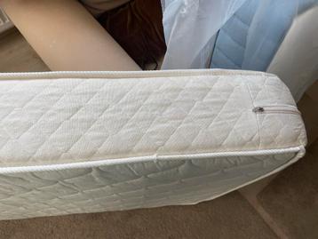 2 Stevige Matrassen 90x200 cm beschikbaar voor biedingen