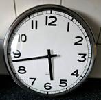 Mooie Quartz analoge elektrische wandklok van 32cm, Ophalen of Verzenden, Zo goed als nieuw, Wandklok