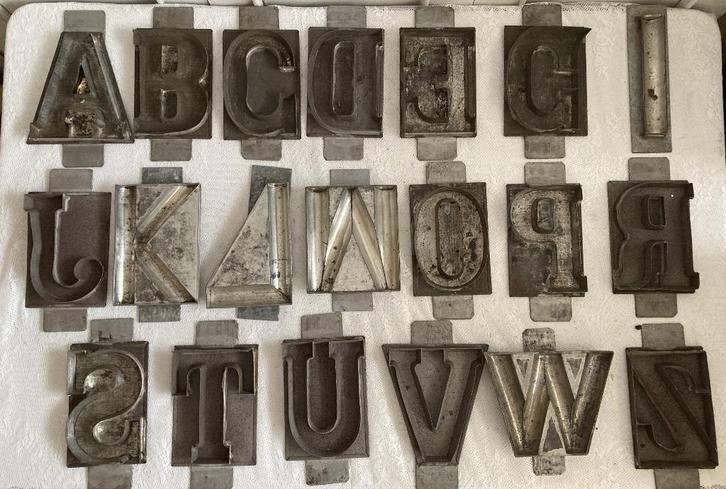Brocante oude chocoladeletter mallen, Antiek en Kunst, Antiek | Keukenbenodigdheden, Ophalen of Verzenden