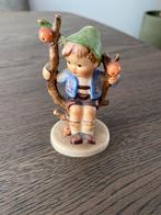 Hummel Beeldje - Jongetje op Boomtak, Antiek en Kunst, Ophalen of Verzenden