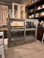 Antieke teakhouten vitrinekast met lades, Ophalen of Verzenden, Zo goed als nieuw