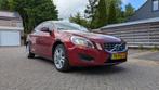 Volvo S60 1.6 T3 2011 Rood, Auto's, Voorwielaandrijving, 1596 cc, 15 km/l, 4 cilinders