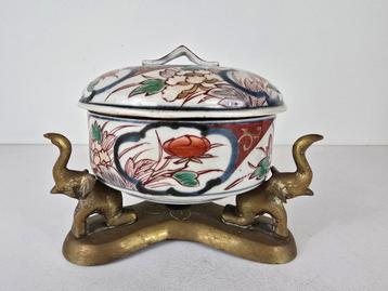 Imari dekselpot olifanten, porselein, Japan, Meiji-periode beschikbaar voor biedingen