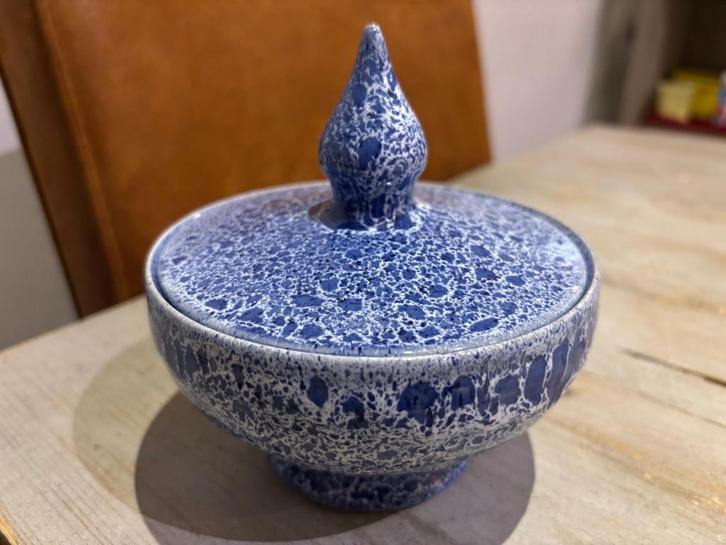 Bonbonniere van Laurens Goldewijk ( ca. 12 cm doorsnee), Antiek en Kunst, Antiek | Keramiek en Aardewerk, Ophalen of Verzenden