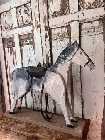 Oud houten paard shabby sleets mooi smal in vensterbank beschikbaar voor biedingen