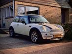 Mini 1.6 16V Cooper 2004 Wit, Auto's, Voorwielaandrijving, Zwart, 4 cilinders, 4 stoelen
