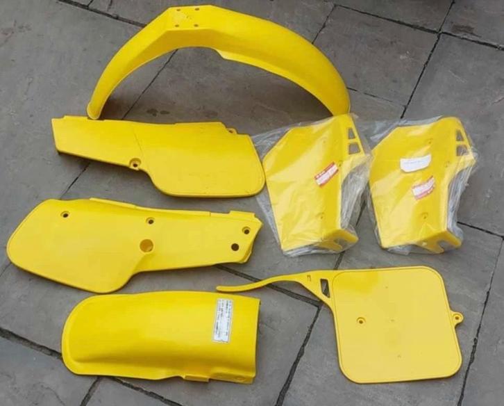 Ik zoek plastic onderdelen voor een Suzuki RM 80 crossmotor., Motoren, Onderdelen | Suzuki, Ophalen of Verzenden
