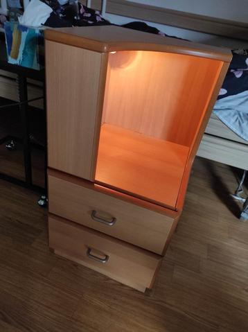 nachtkastje met verlichting