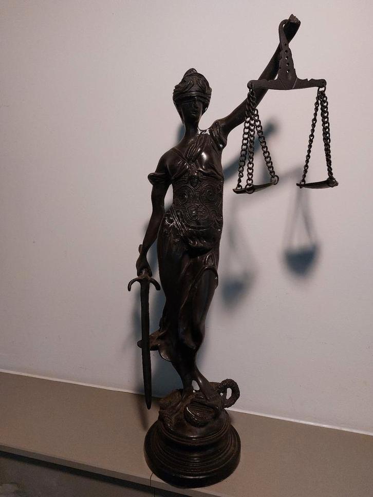 Vrouwe Justitia, groot bronzen beeld op marmeren voet 51,5cm, Antiek en Kunst, Kunst | Beelden en Houtsnijwerken, Ophalen of Verzenden