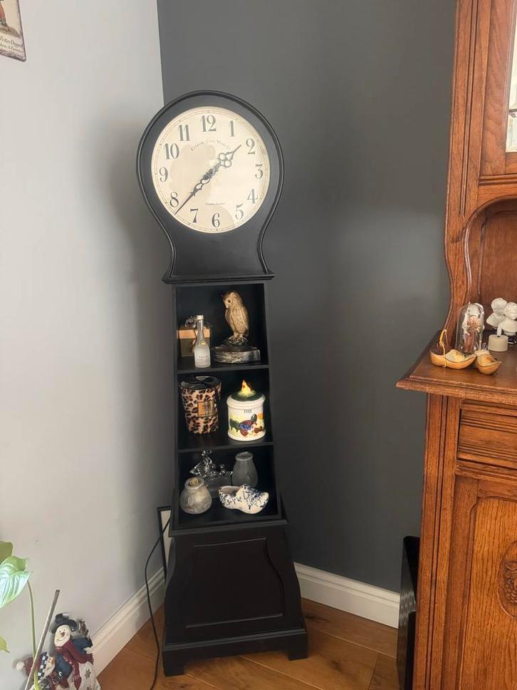 Zwarte Staande Klok met Opbergruimte, Huis en Inrichting, Woonaccessoires | Klokken, Staande klok, Ophalen of Verzenden