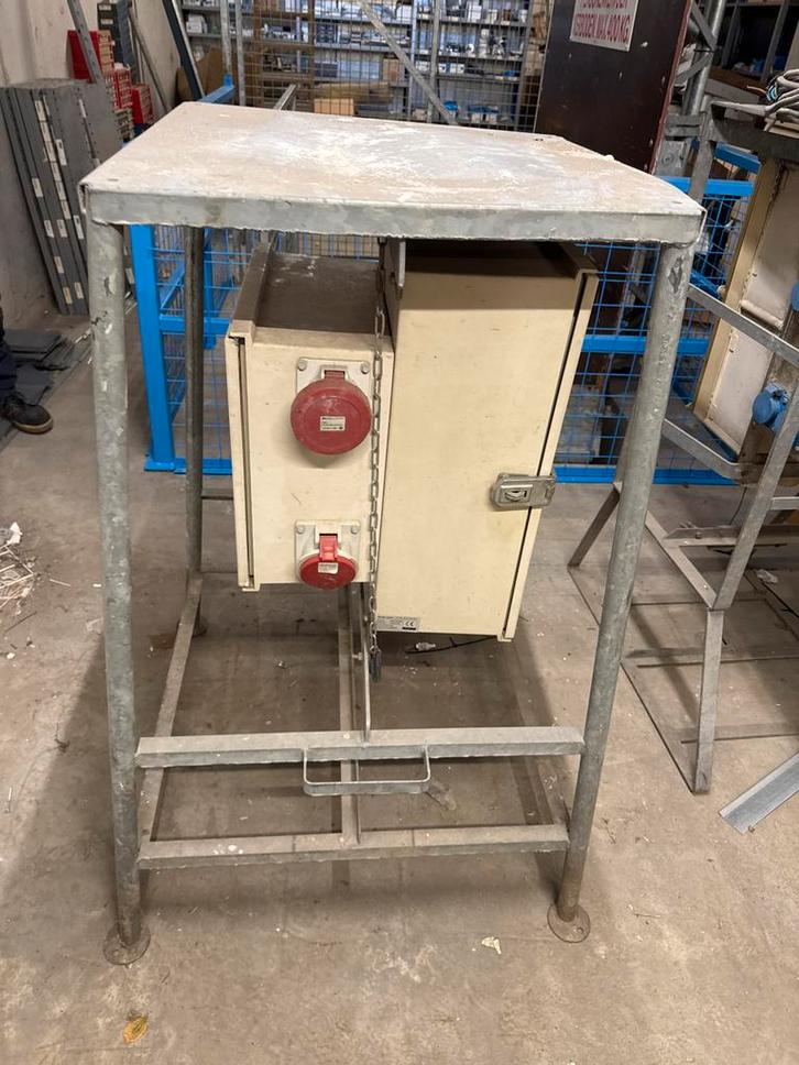 Stroomverdeelkast op frame, Zakelijke goederen, Machines en Bouw | Industrie en Techniek, Ophalen